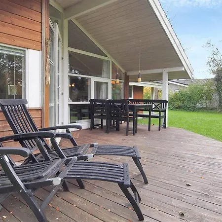 I Marielyst Med Og Sauna, Incl El Og Vand, Taet Pa By Og Bøtø By