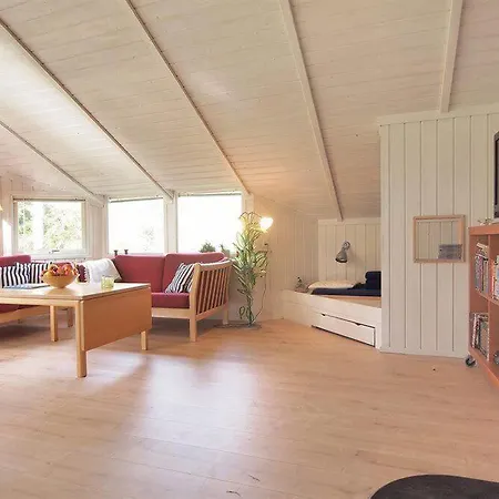 Semesterbostad I Marielyst Med Og Sauna, Incl El Og Vand, Taet Pa By Og