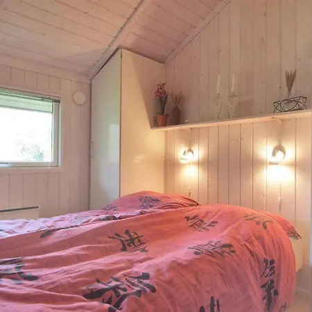 I Marielyst Med Og Sauna, Incl El Og Vand, Taet Pa By Og Semesterbostad