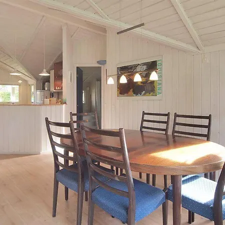 I Marielyst Med Og Sauna, Incl El Og Vand, Taet Pa By Og Semesterbostad *